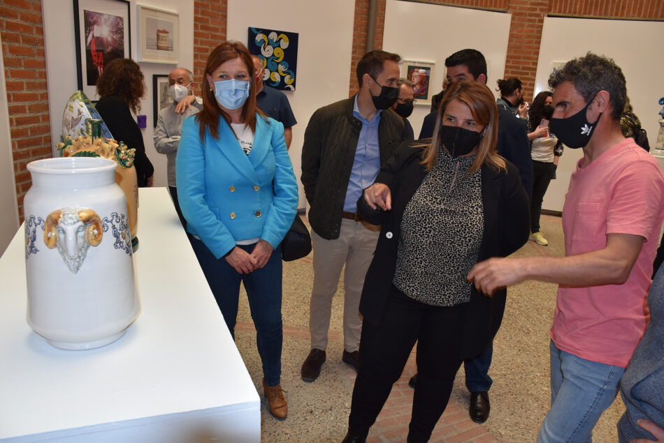 La alcaldesa agradece a la Escuela de Arte de Talavera su contribución para enriquecer la cultura y el patrimonio artístico de Mondas