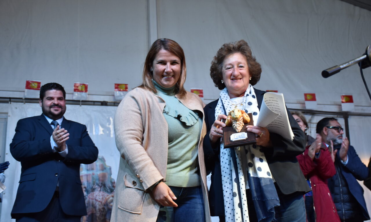 La alcaldesa ensalza la contribución de la familia Batres a las Mondas como parte de la “historia viva de Talavera”